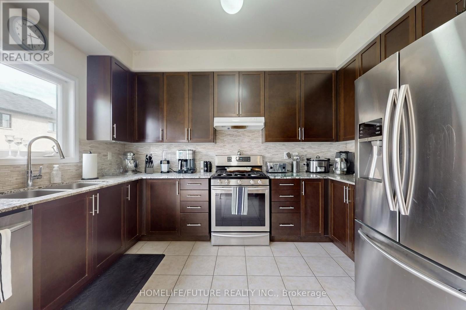 23 EDWIN CARR STREET - 19