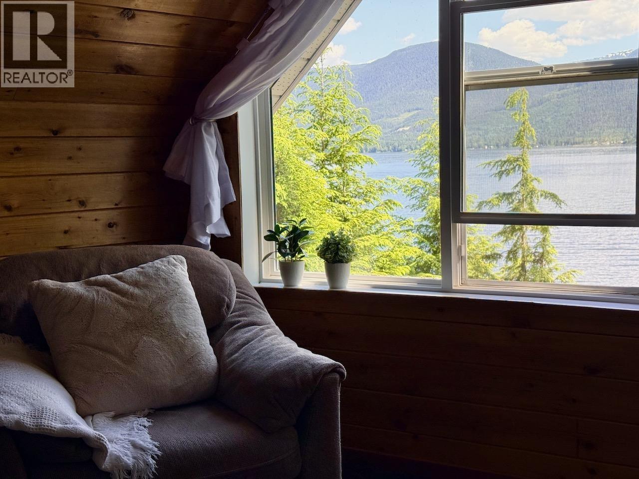 2862 SQUIRREL POINT - 10