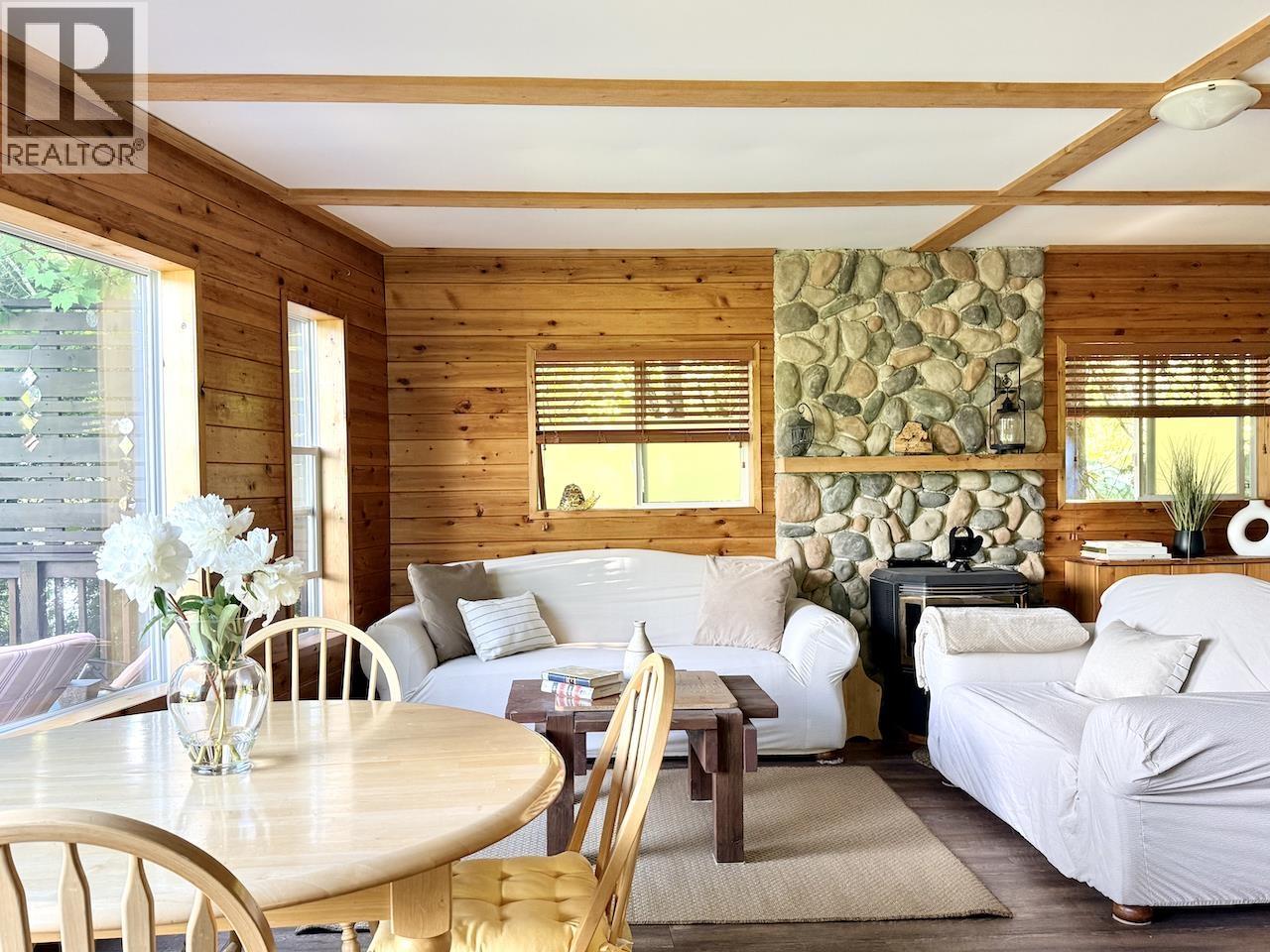 2862 SQUIRREL POINT - 6