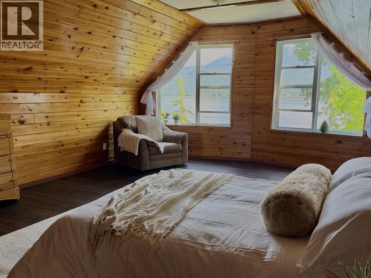 2862 SQUIRREL POINT - 9