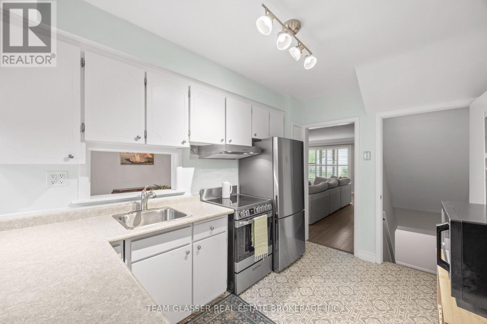 #62 1220 ROYAL YORK ROAD - 18