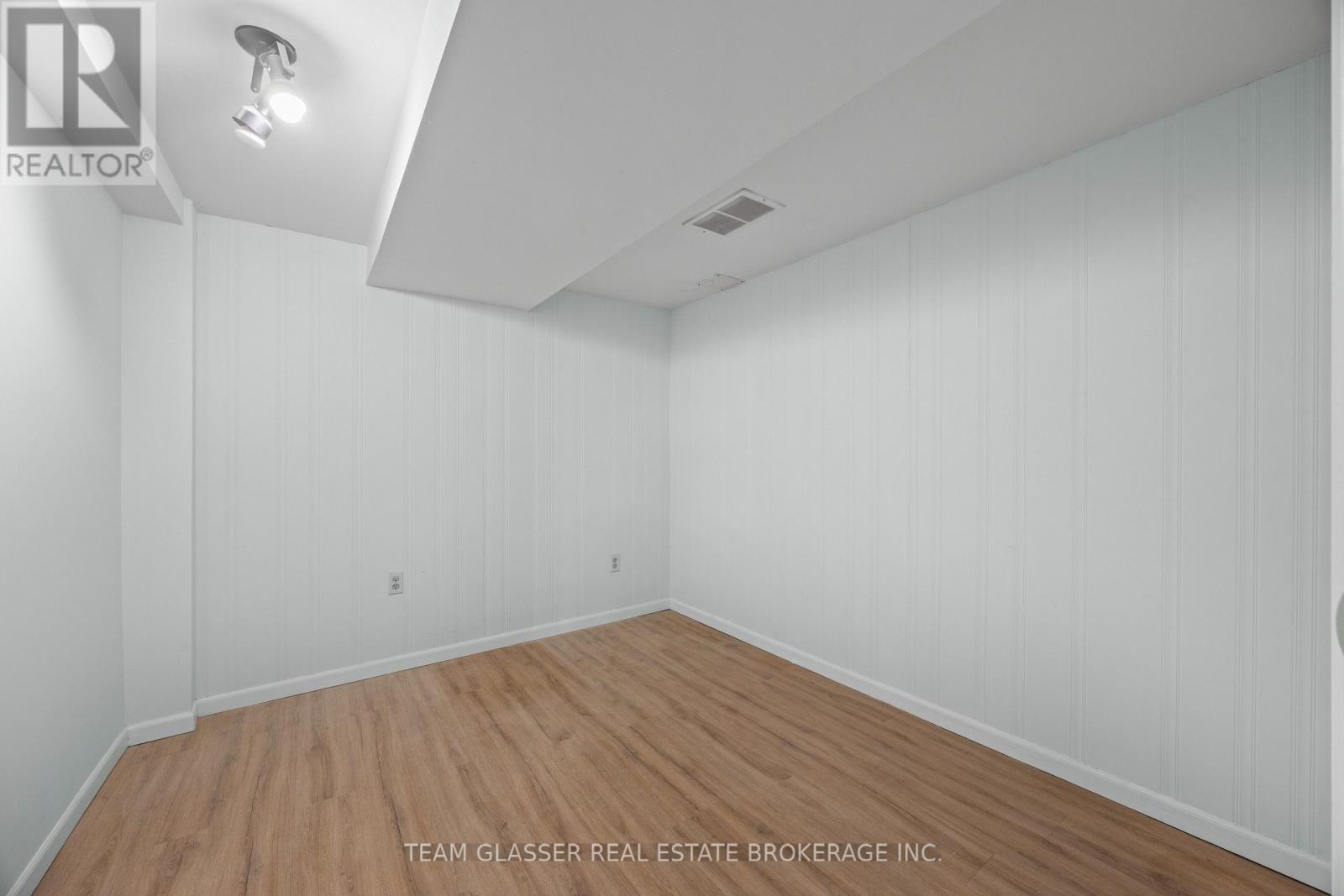 #62 1220 ROYAL YORK ROAD - 34