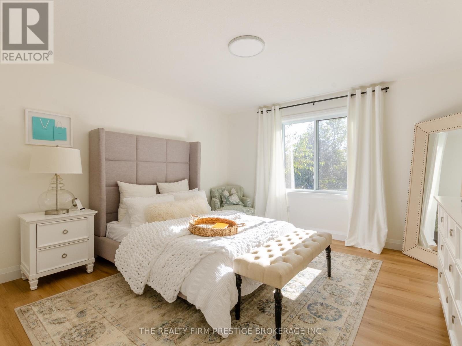 32 BROADWAY AVENUE - 12