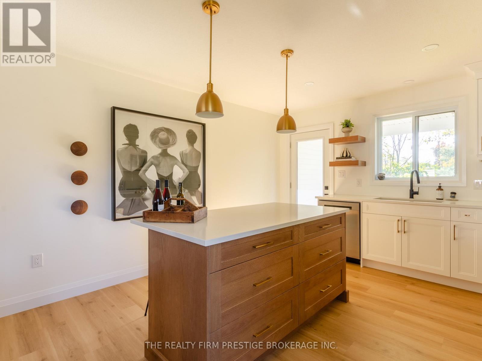 32 BROADWAY AVENUE - 5