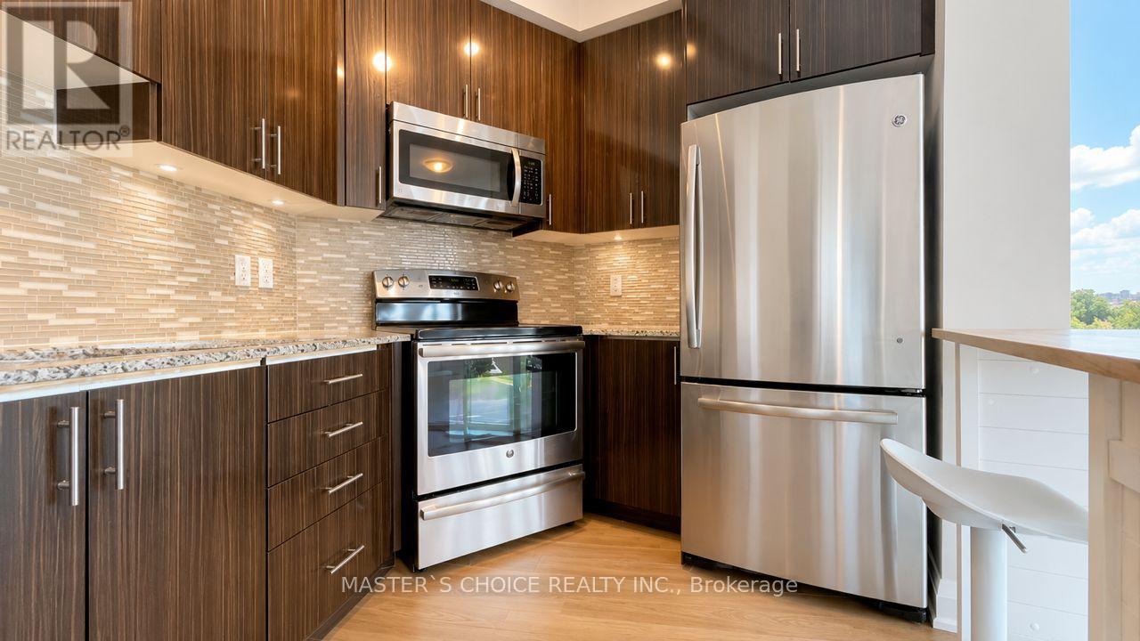 #2732 7161 YONGE STREET - 8