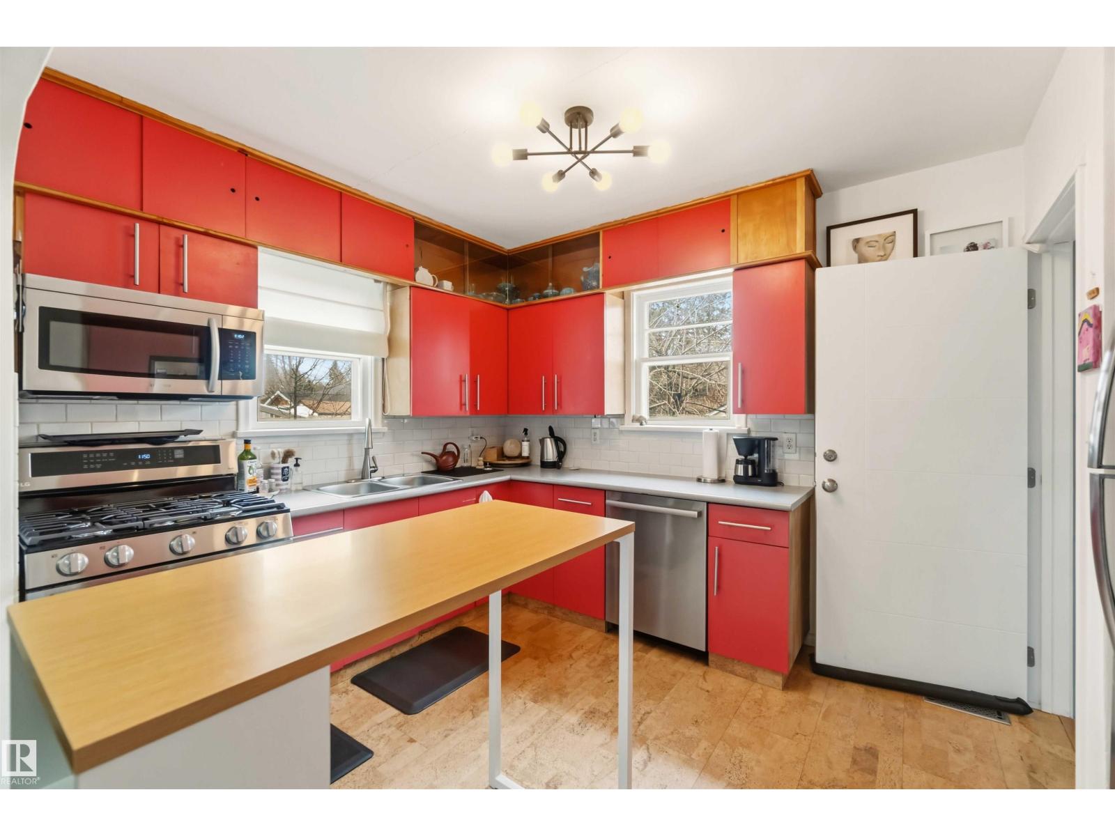 6036 106 ST NW - 18
