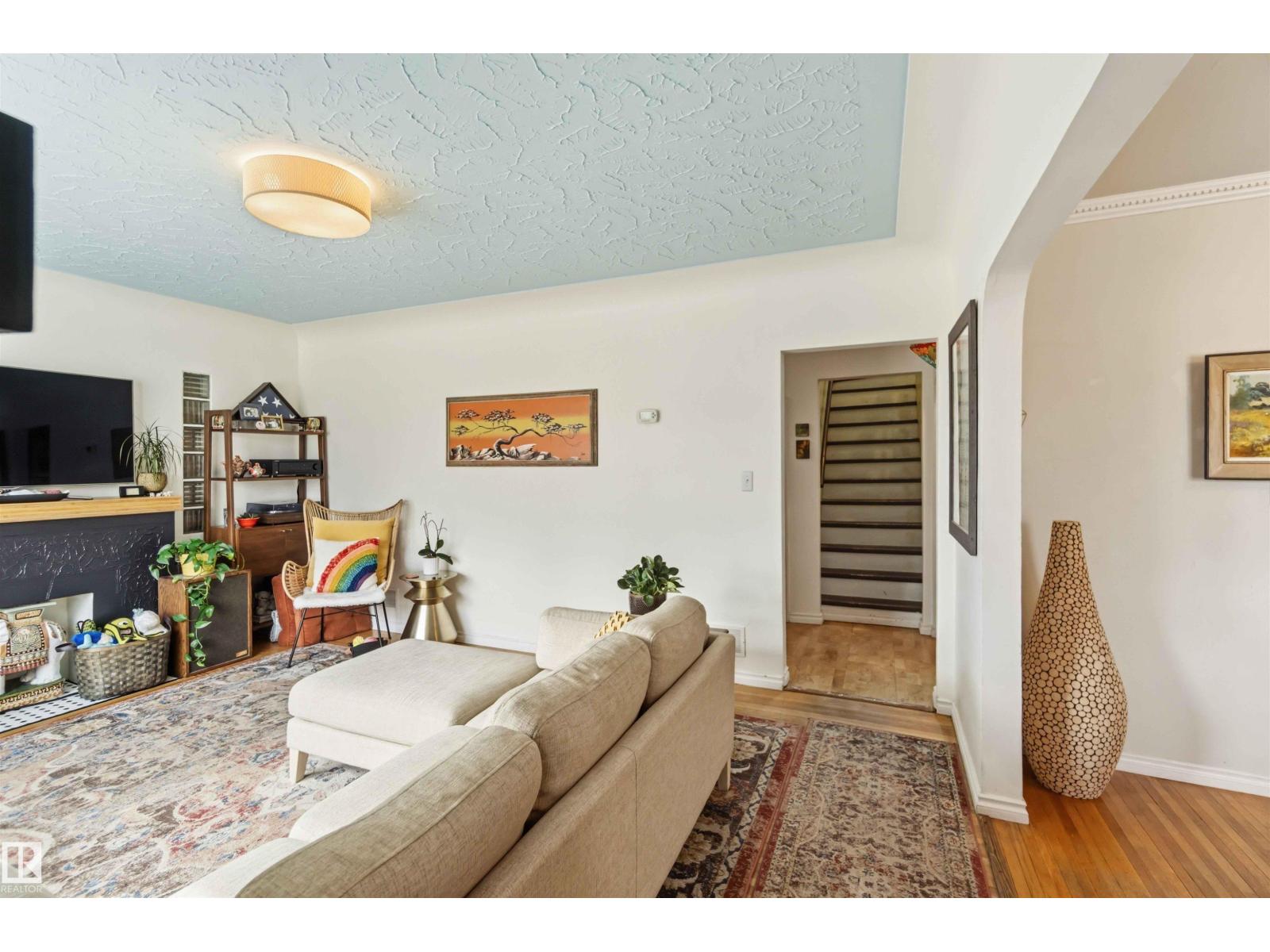 6036 106 ST NW - 3