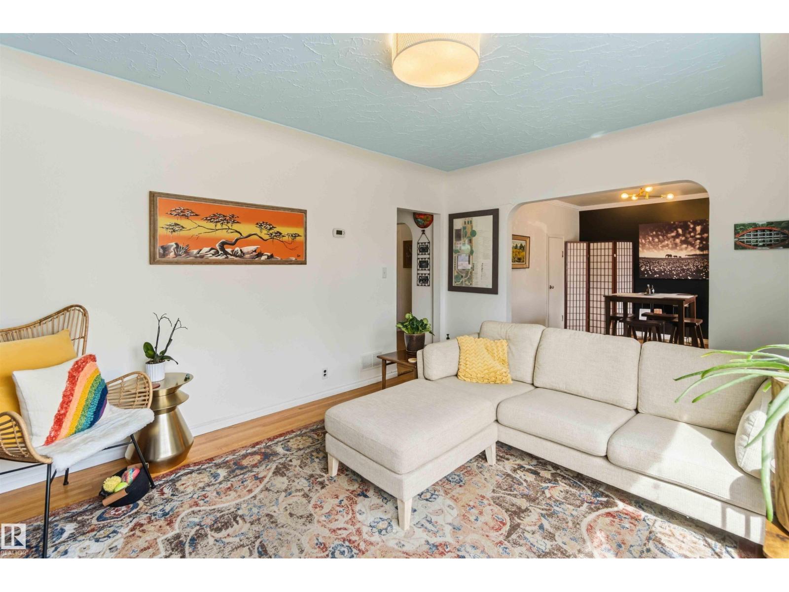 6036 106 ST NW - 8