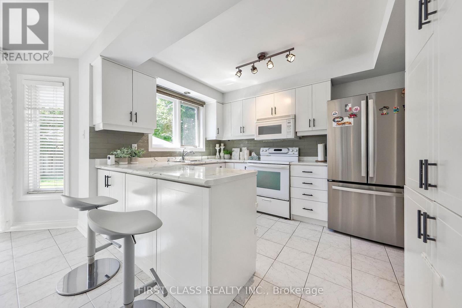 2511 LINWOOD STREET - 19