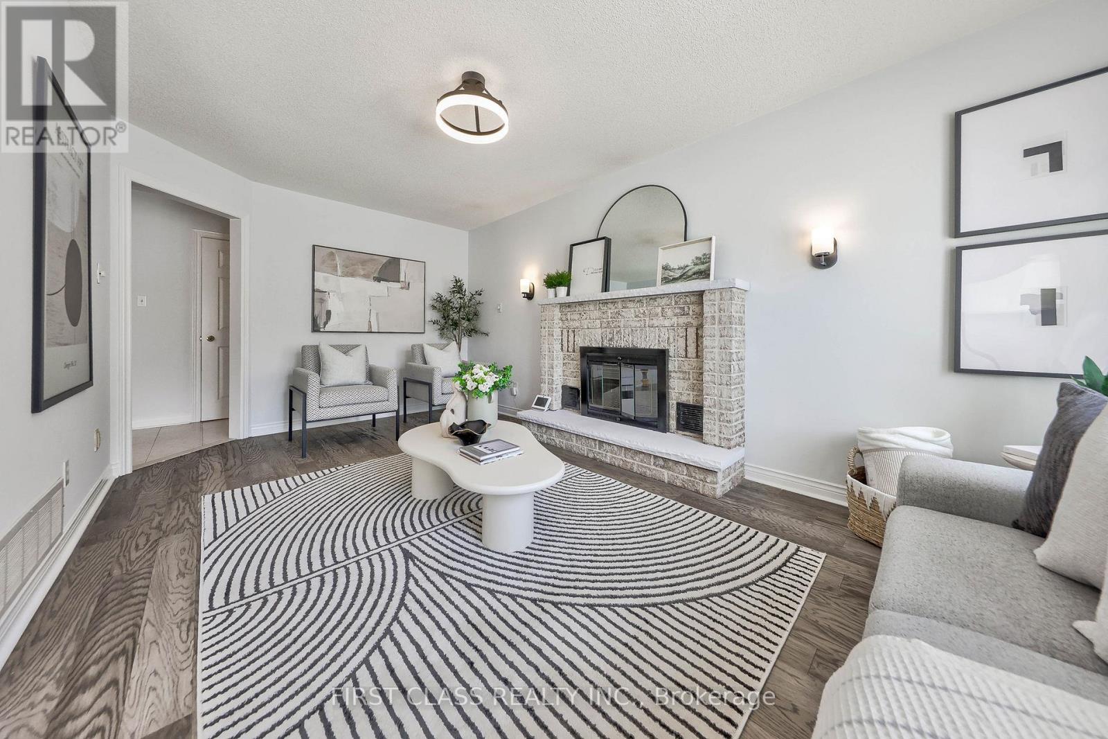 2511 LINWOOD STREET - 23