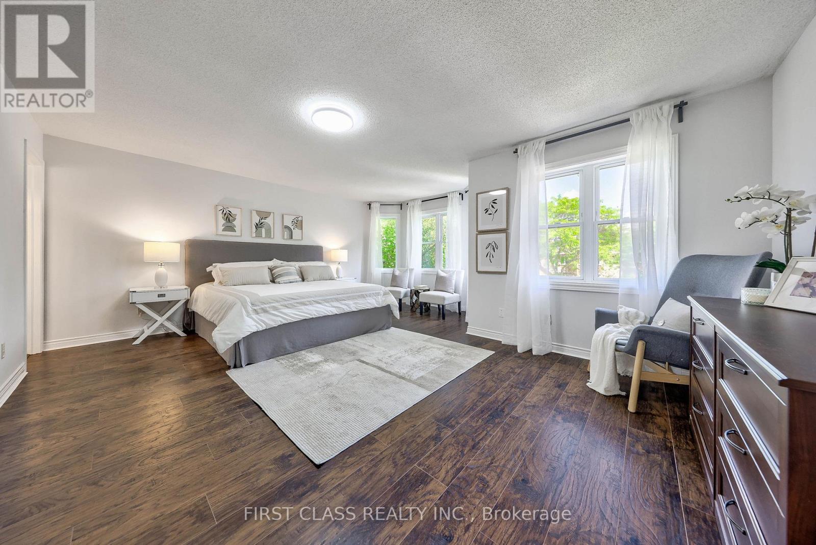 2511 LINWOOD STREET - 33