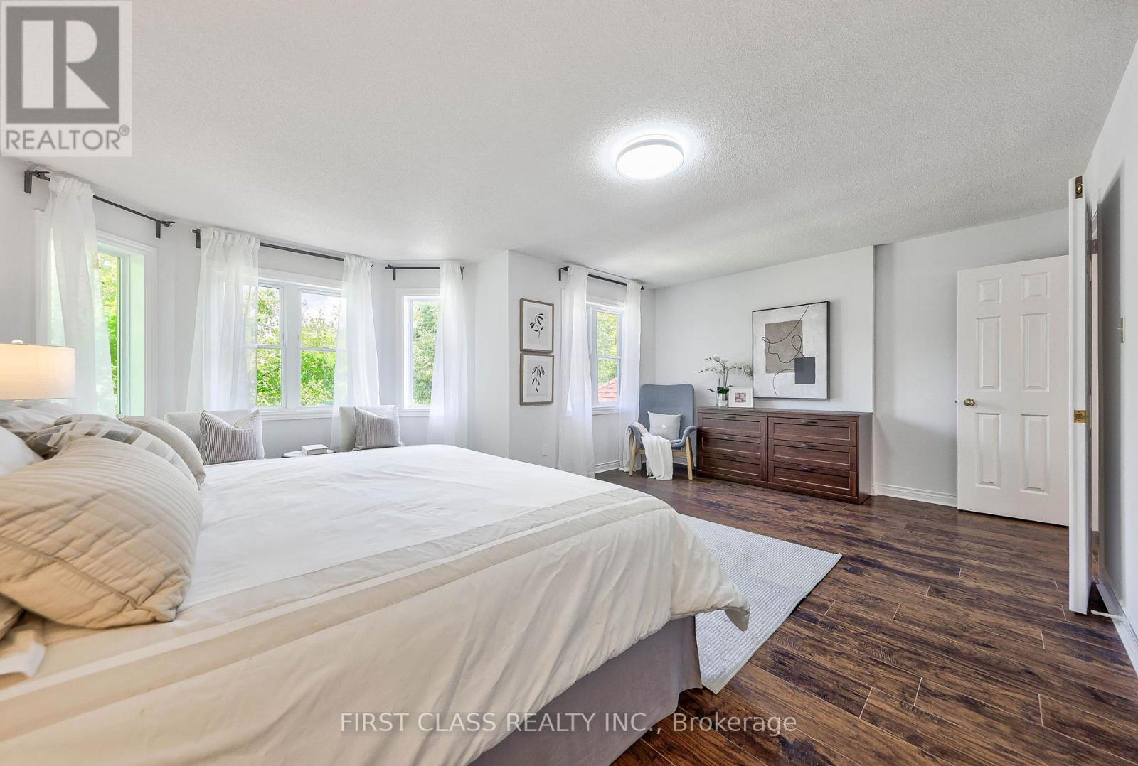 2511 LINWOOD STREET - 35