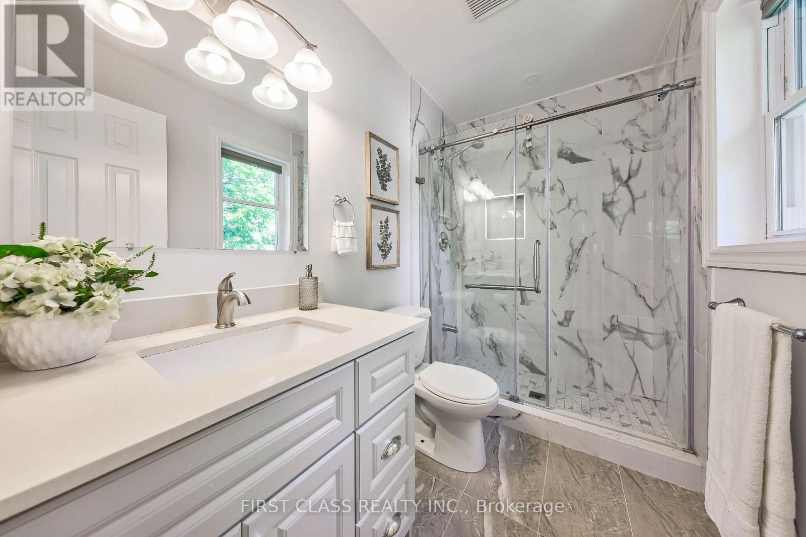 2511 LINWOOD STREET - 36