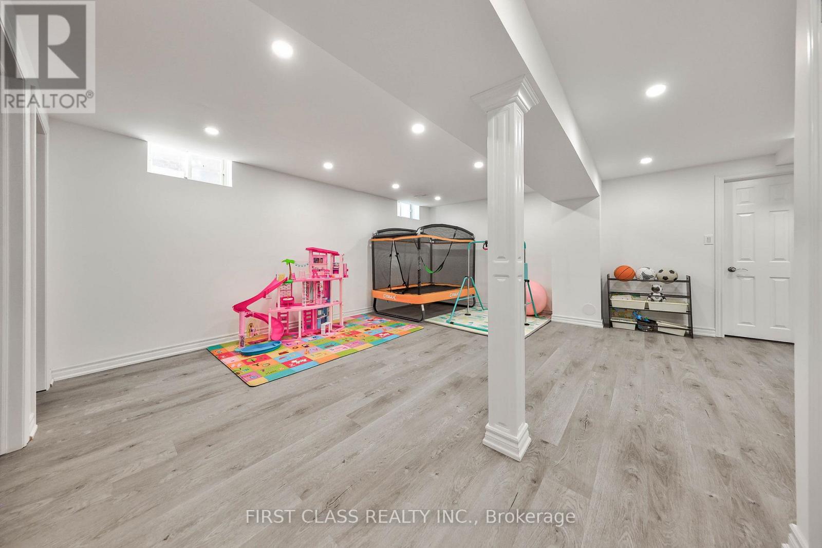 2511 LINWOOD STREET - 38