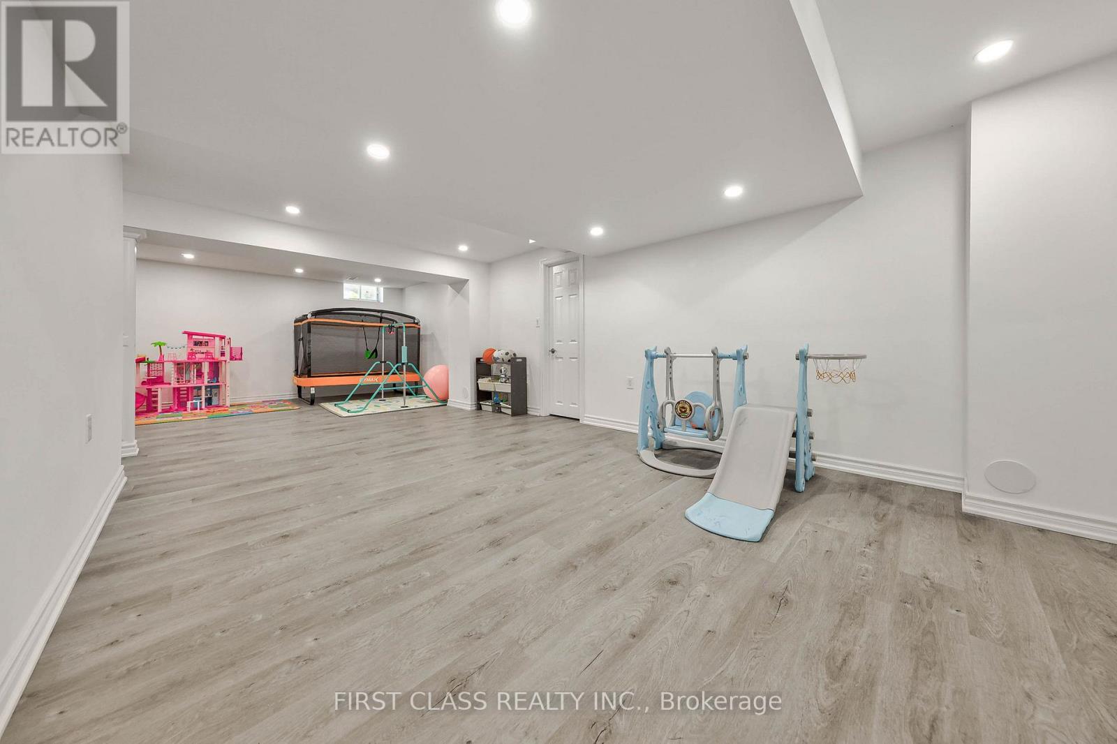 2511 LINWOOD STREET - 41