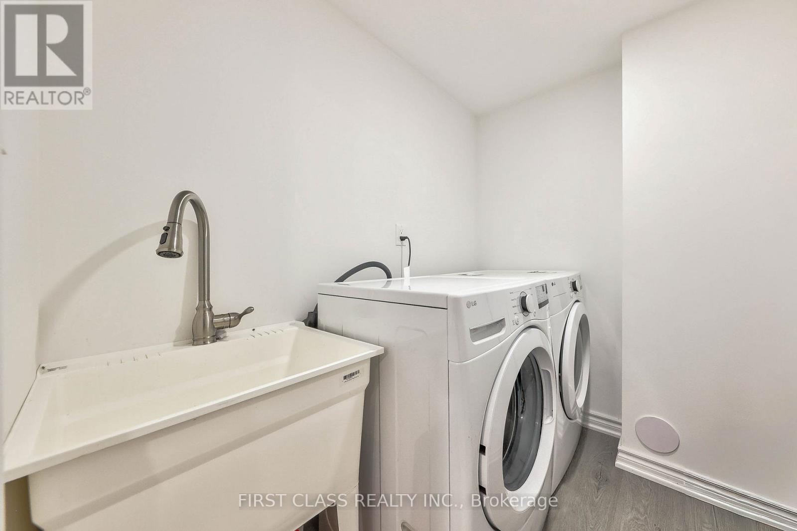 2511 LINWOOD STREET - 43