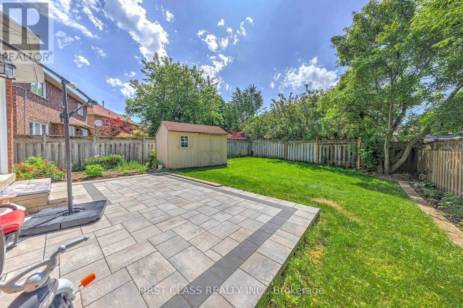 2511 LINWOOD STREET - 44