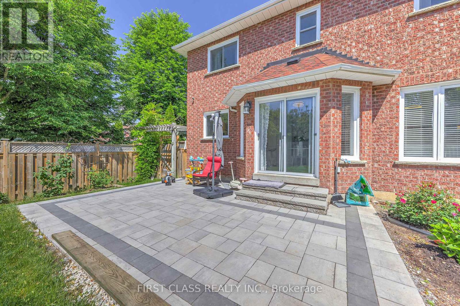 2511 LINWOOD STREET - 47