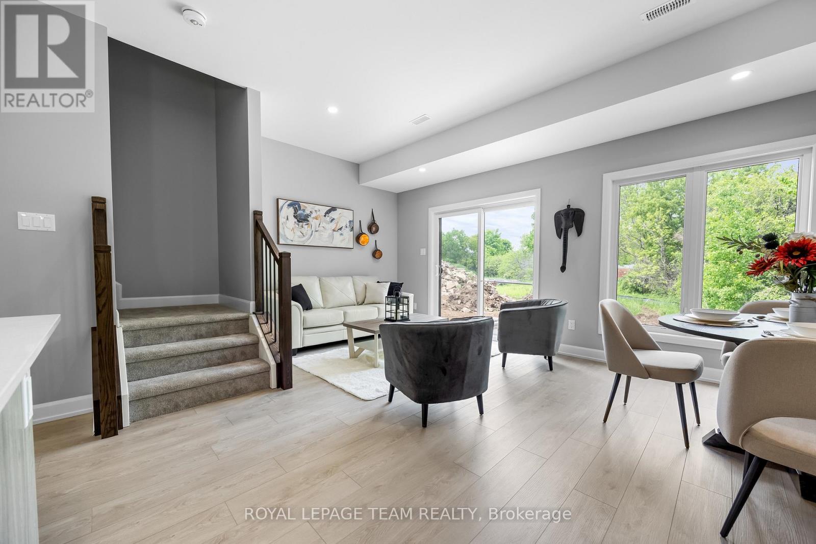 350 LEWIS STREET W - 8