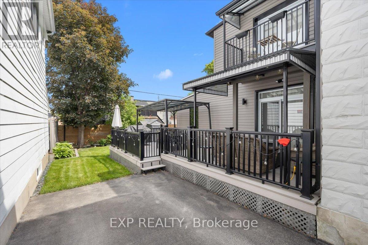 185 DESCHAMPS AVENUE - 28