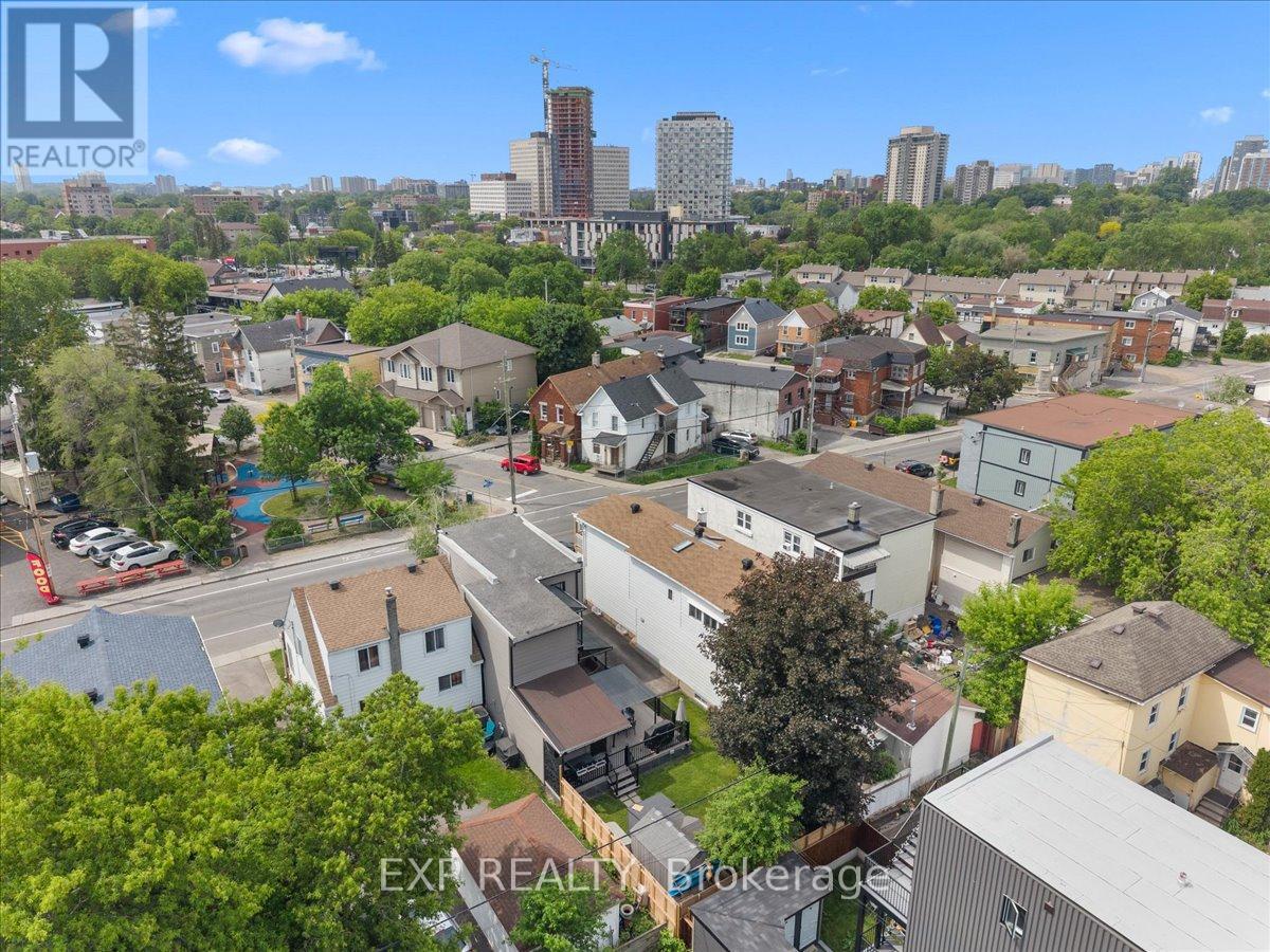 185 DESCHAMPS AVENUE - 33