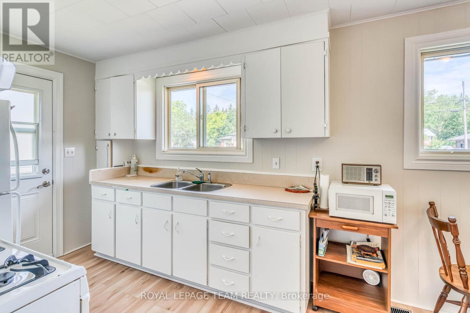 329 WYLIE STREET - 6