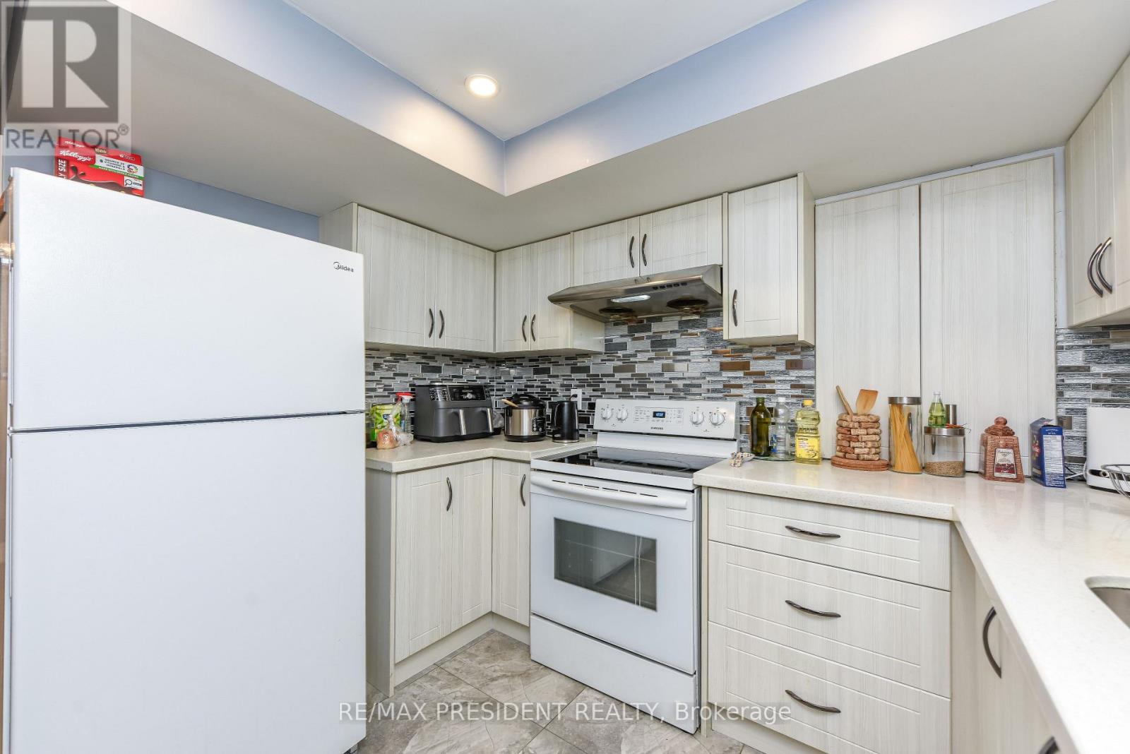 19 JAYPEAK ROAD - 36
