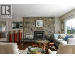 Full bathroom - 6076 Beatrice Road, Peachland, BC V0H1X0 Photo 13