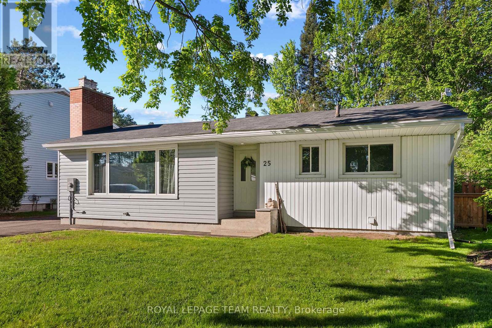 25 FRONTENAC CRESCENT - 1