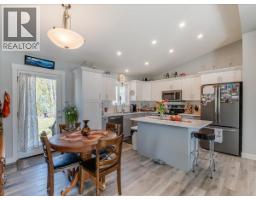 Mud room - 4008 16th Avenue, Castlegar, BC V1N4A2 Photo 6