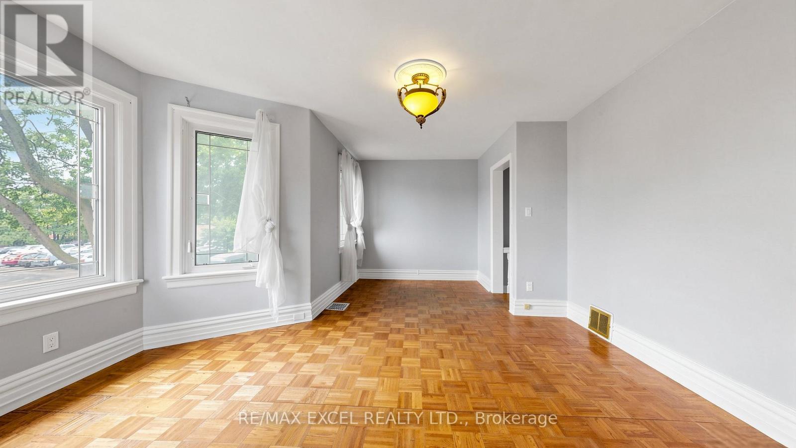 259 VICTORIA AVENUE N - 22