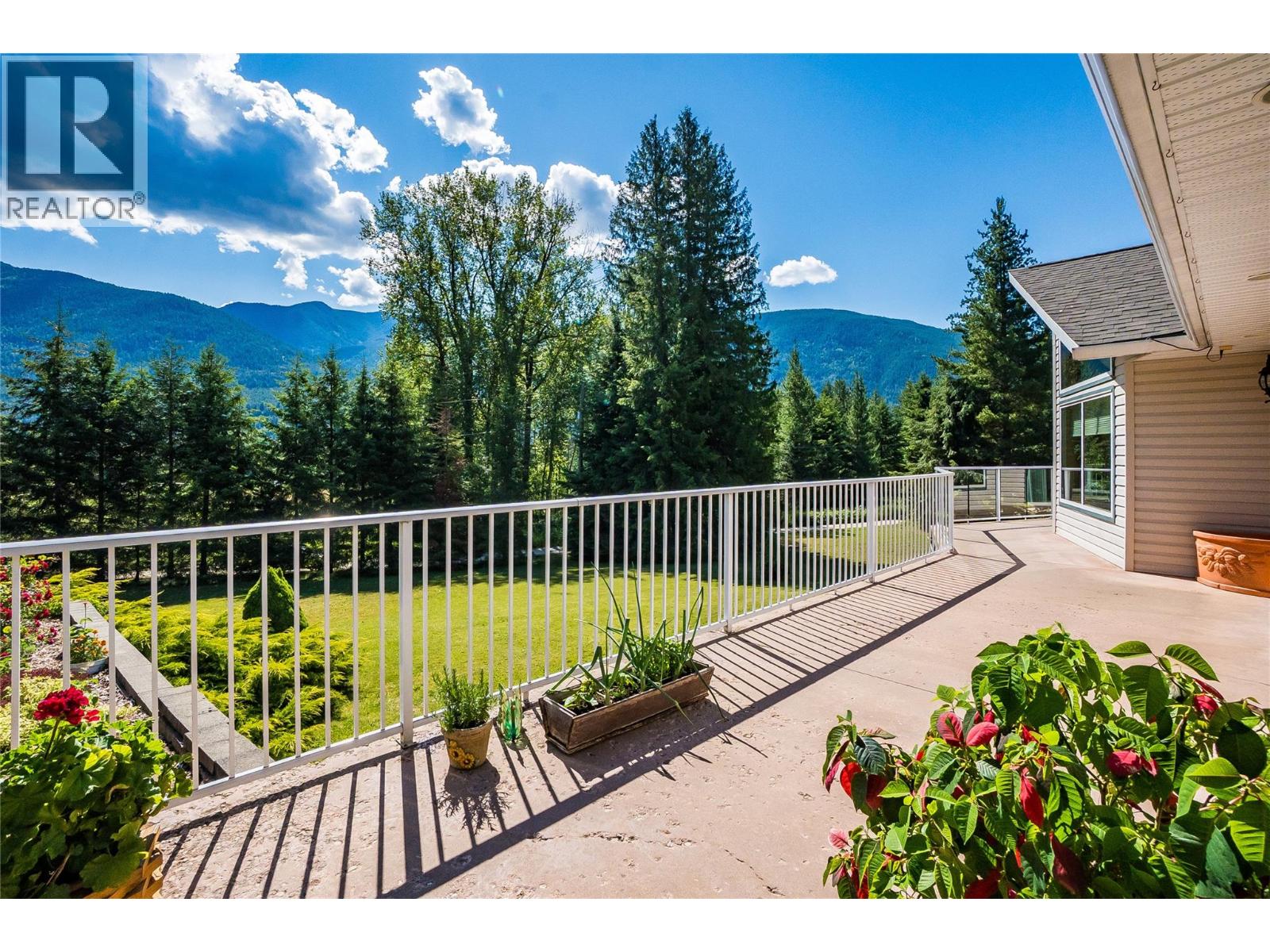 1995 Loff Road, Castlegar