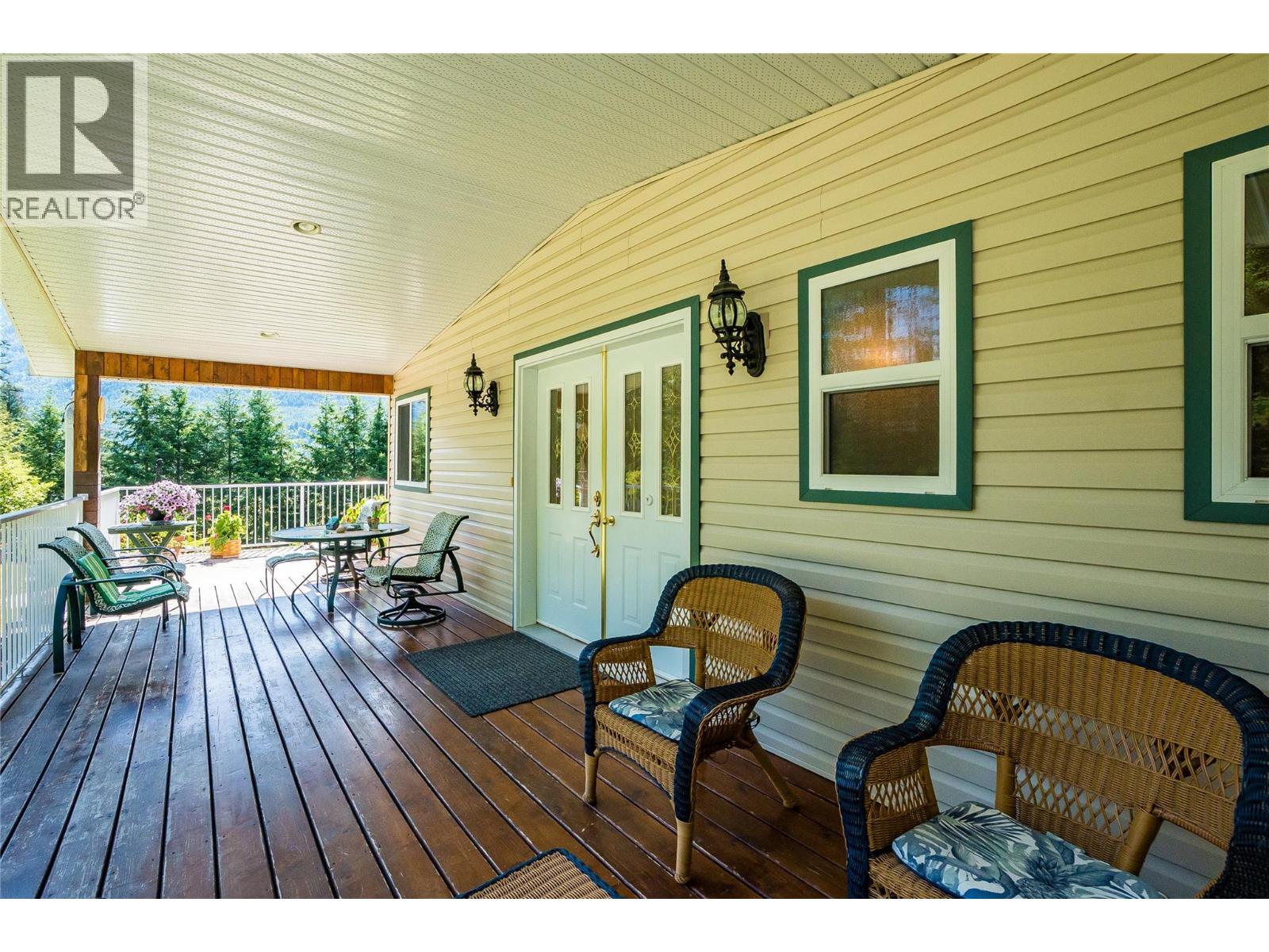 1995 Loff Road, Castlegar