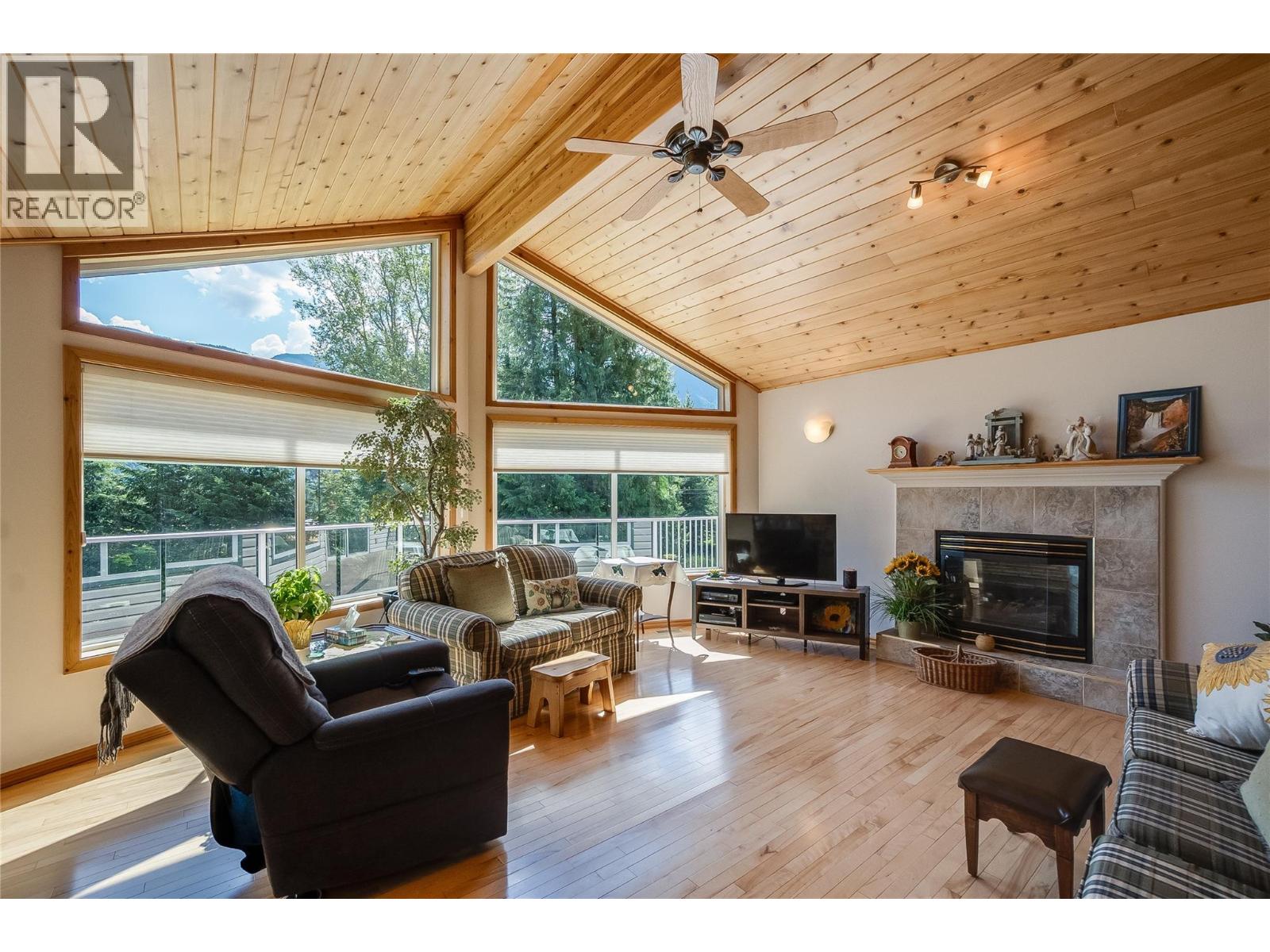 1995 Loff Road, Castlegar