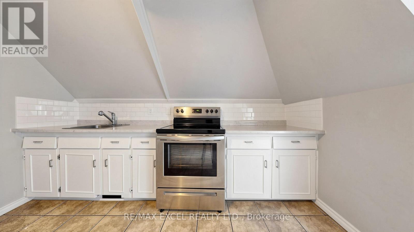 259 VICTORIA AVENUE N - 31