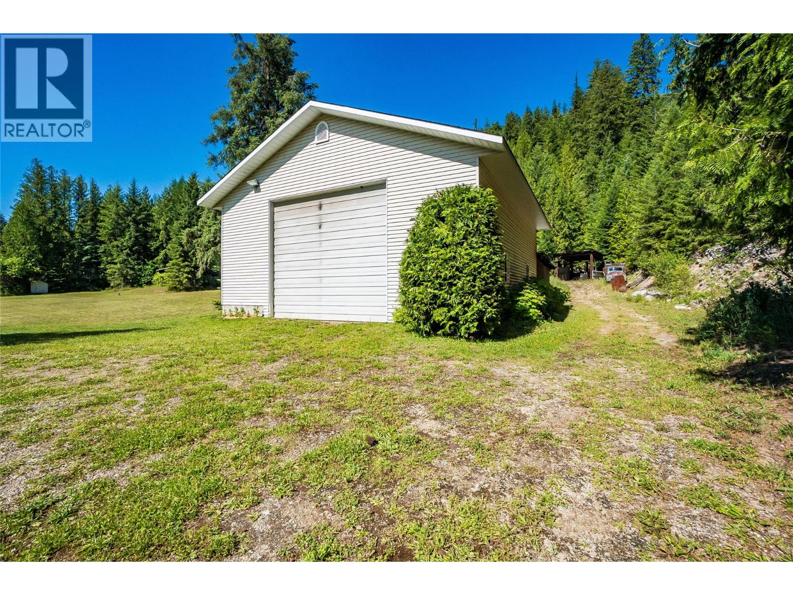 1995 Loff Road, Castlegar