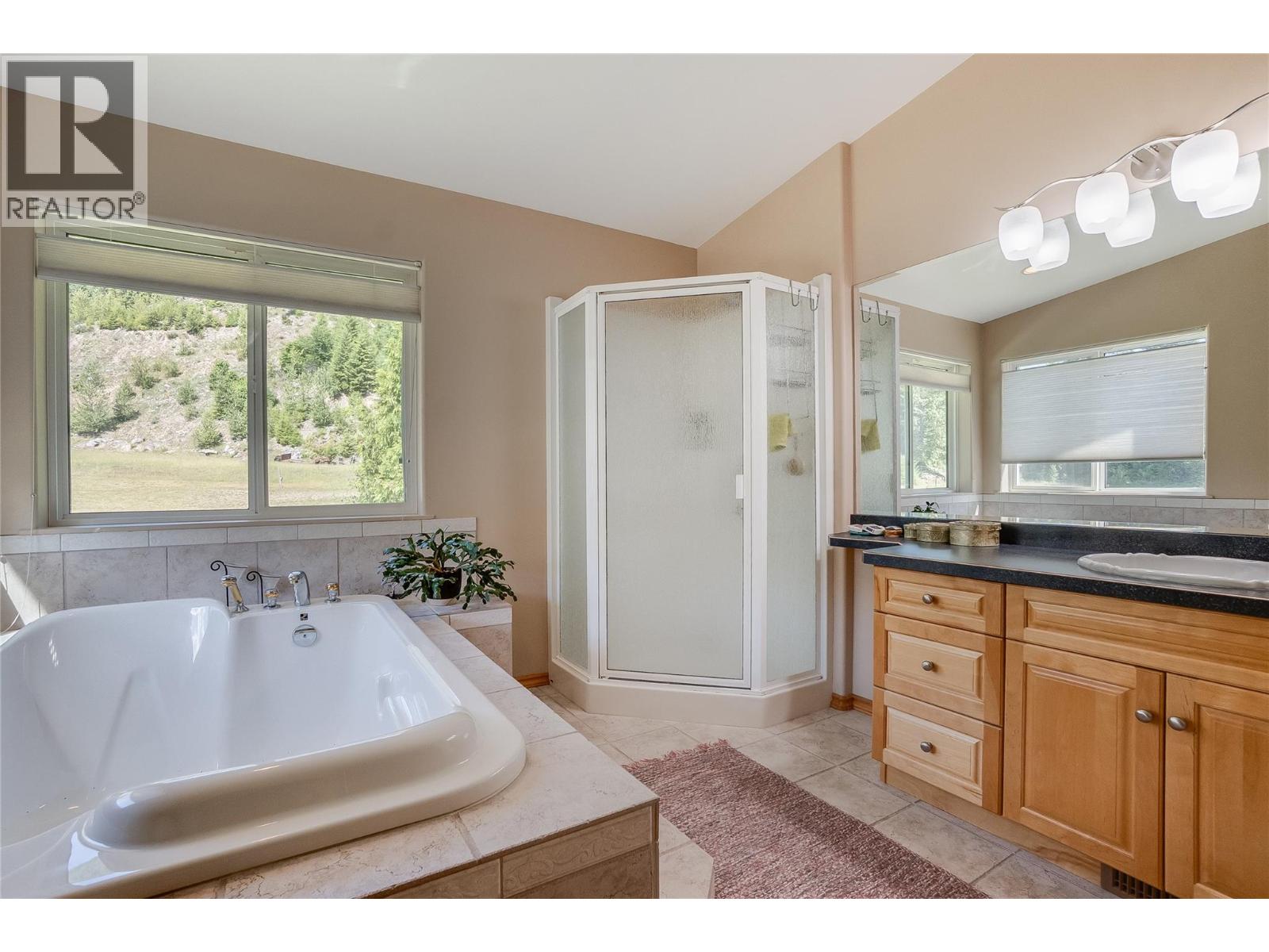 1995 Loff Road, Castlegar