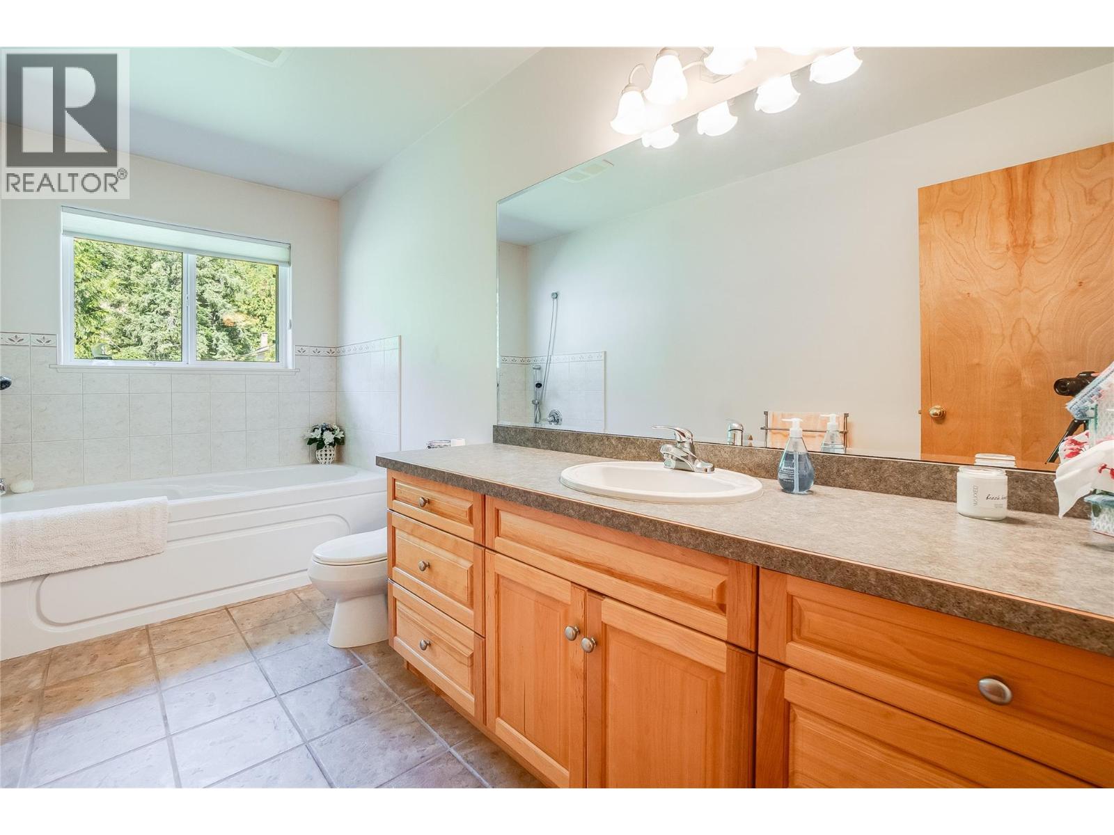 1995 Loff Road, Castlegar