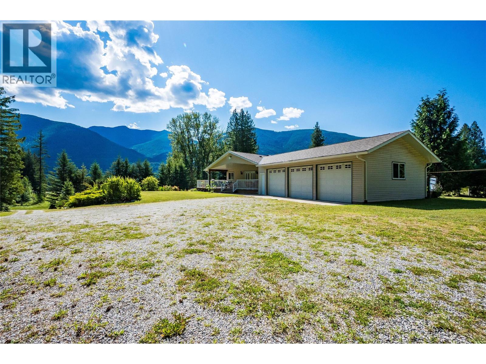 1995 Loff Road, Castlegar