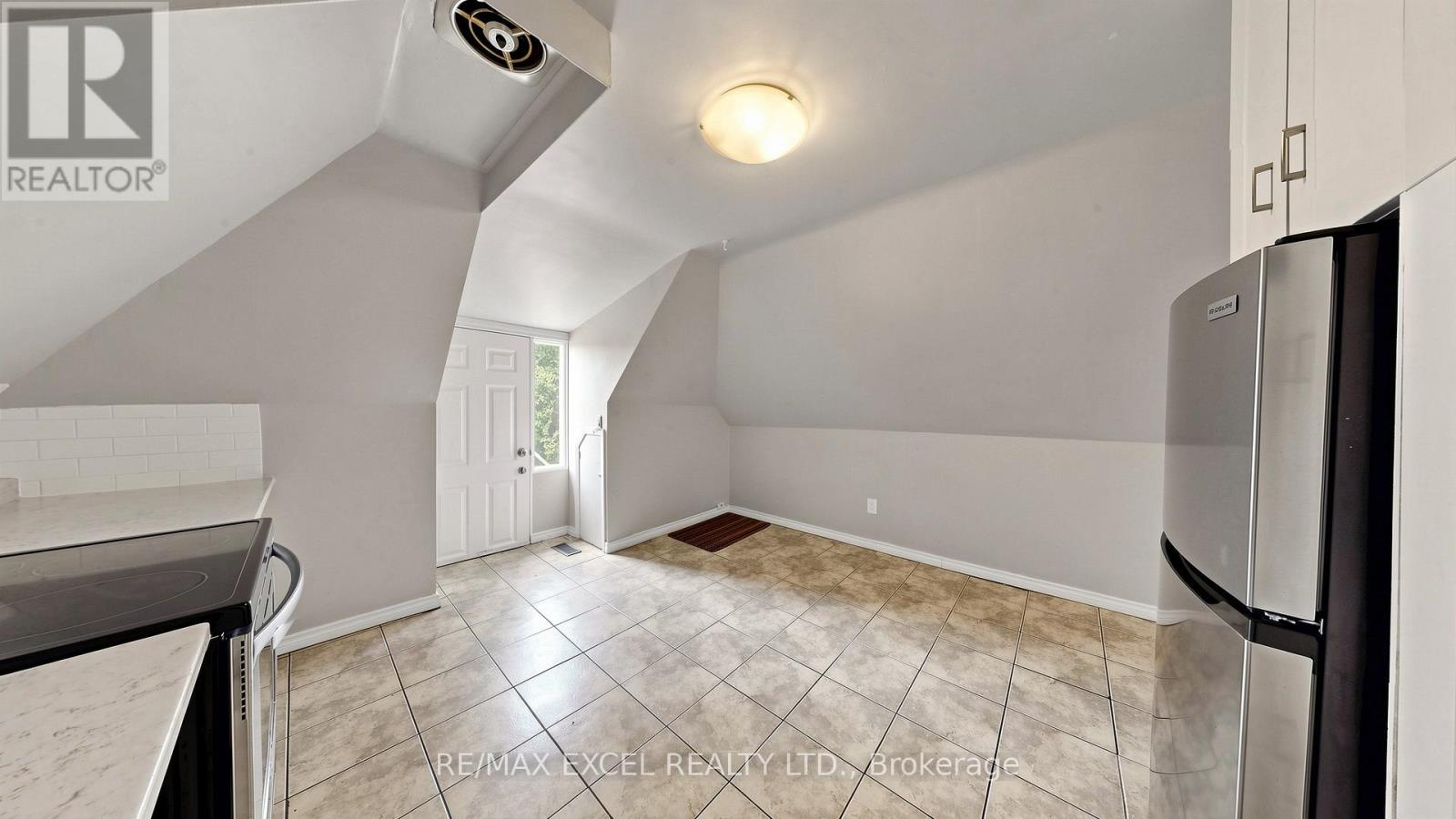 259 VICTORIA AVENUE N - 36