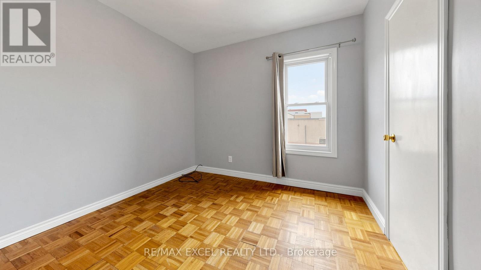 259 VICTORIA AVENUE N - 25