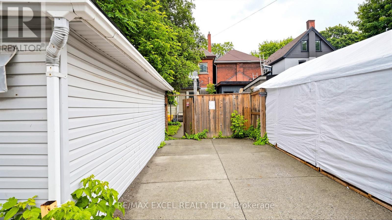 259 VICTORIA AVENUE N - 44