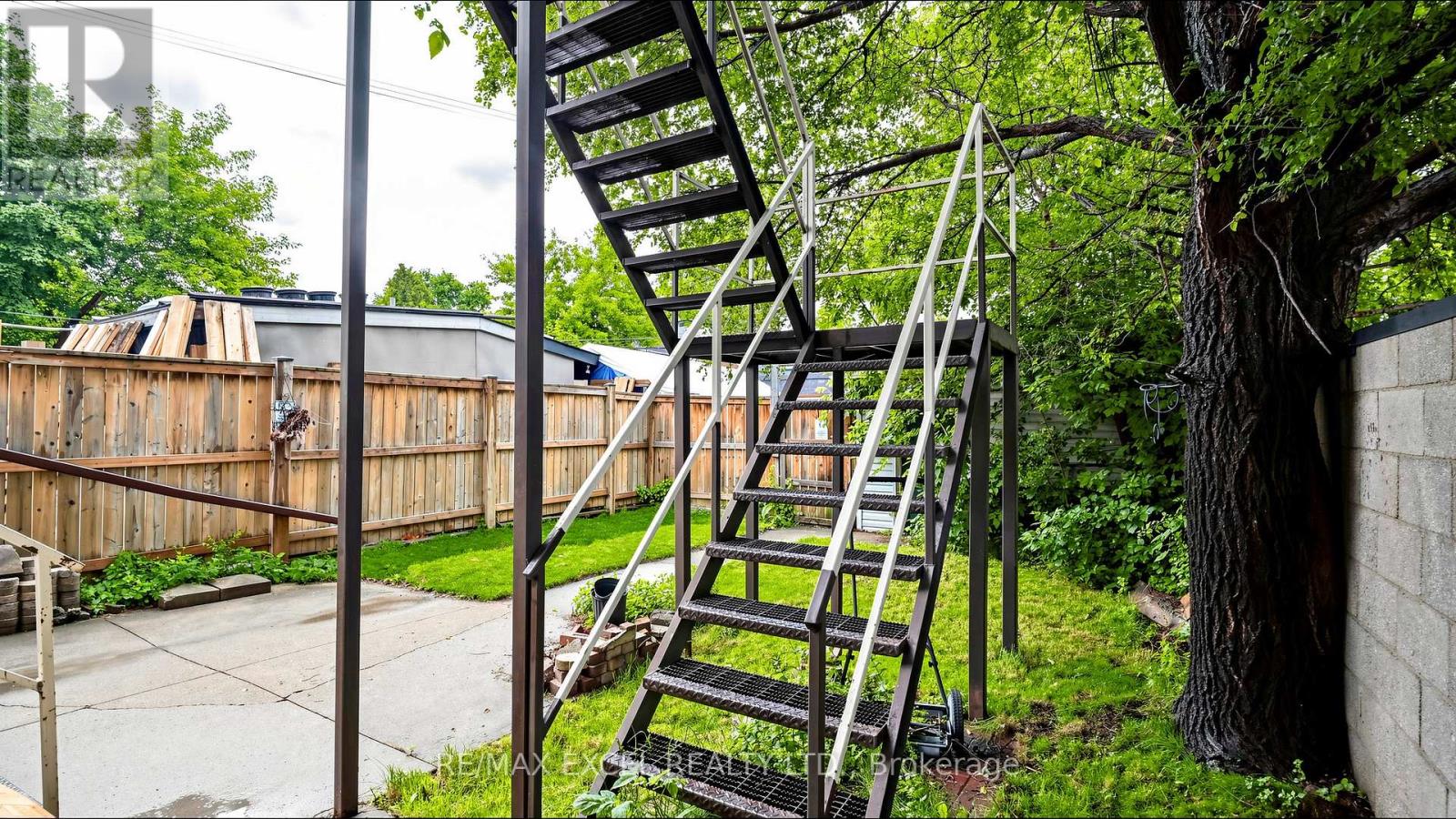 259 VICTORIA AVENUE N - 40