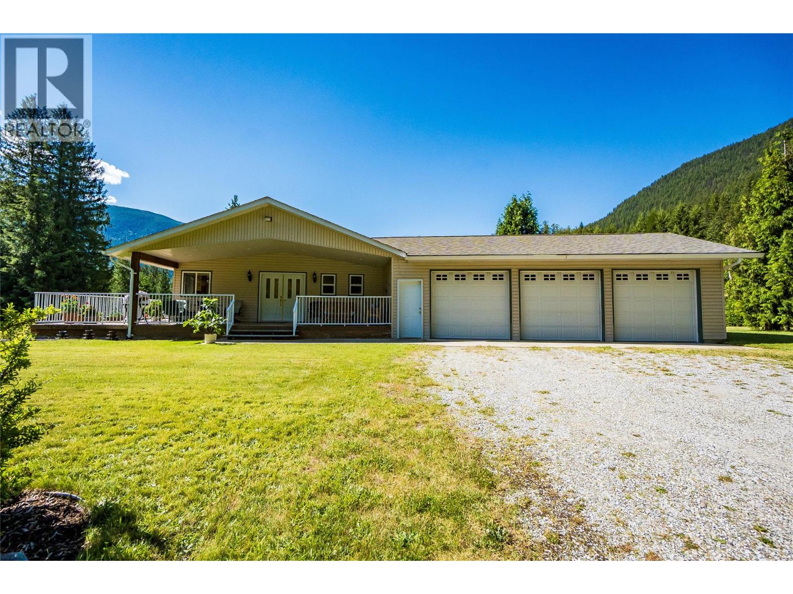 1995 Loff Road, Castlegar