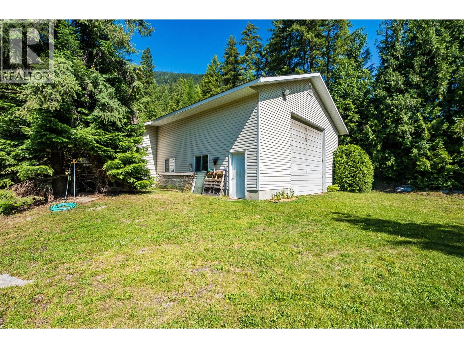 1995 Loff Road, Castlegar