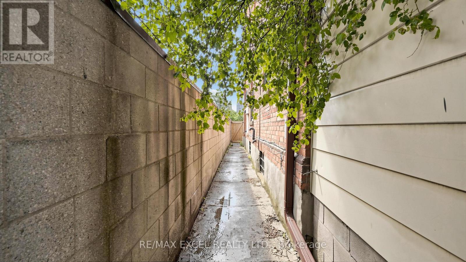 259 VICTORIA AVENUE N - 42