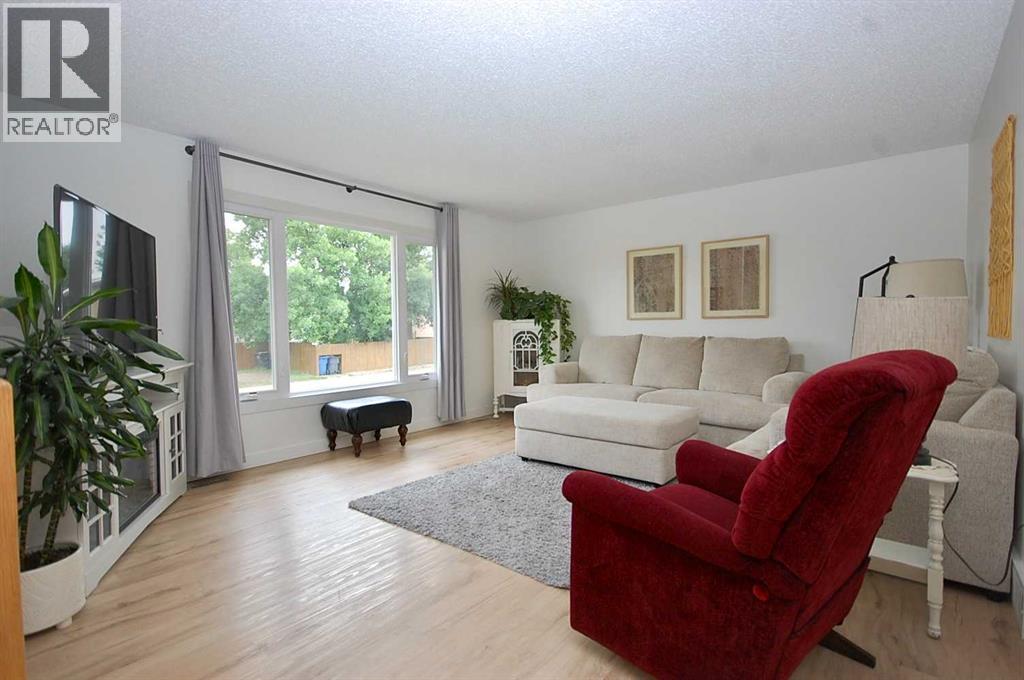 64 Rossmere Avenue SE - photo 2