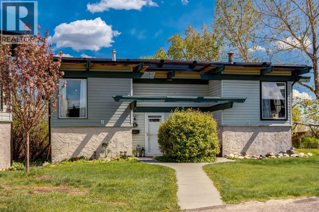 #4 333 Braxton Place SW - 1