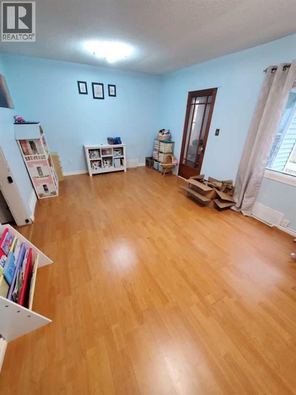 5136 46 Street - 8