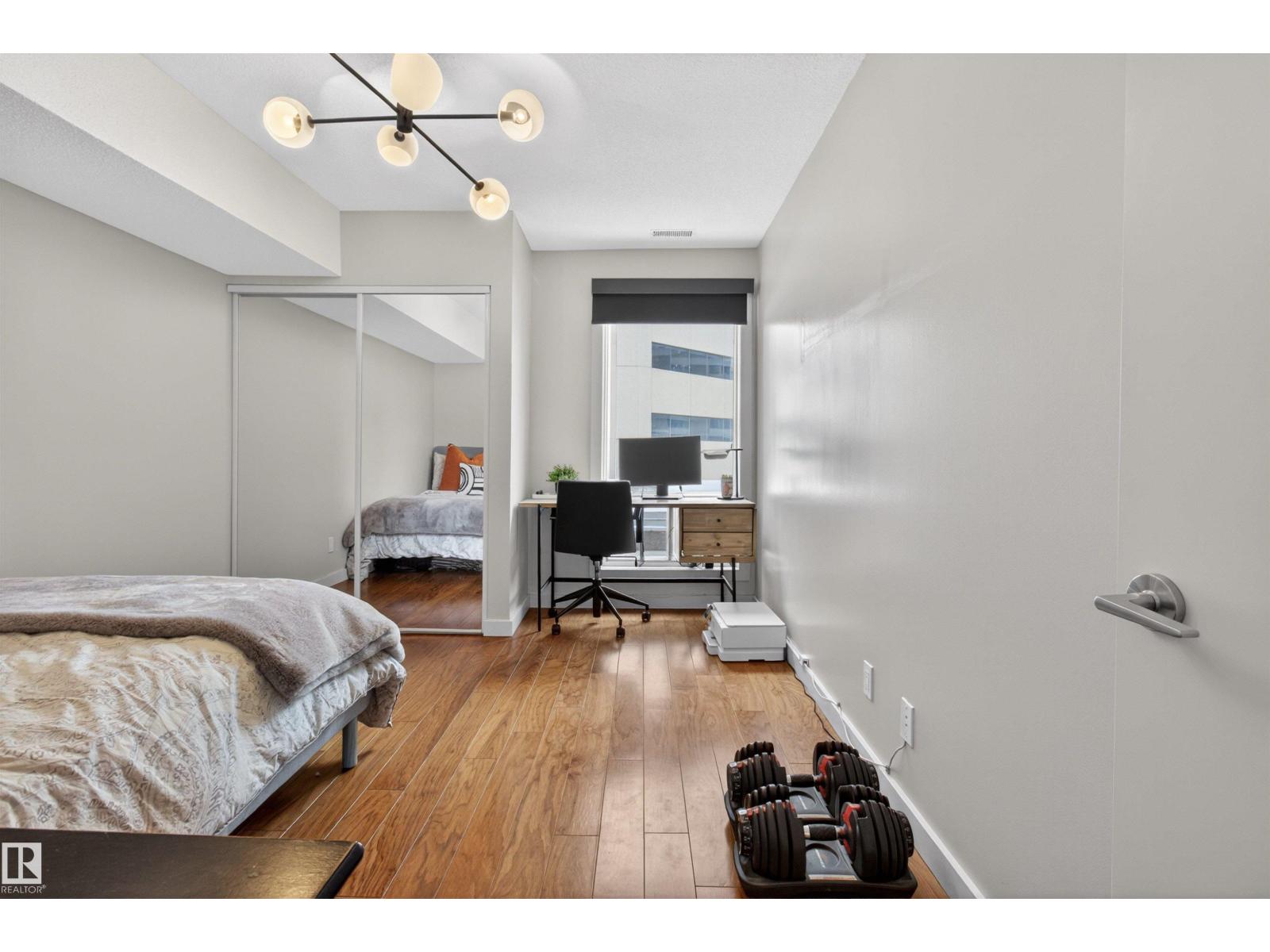 #305 10026 112 ST NW - 25
